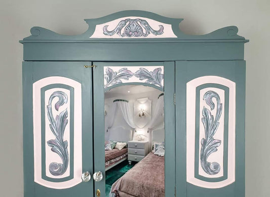 SOLD “Alice in Wonderland” – Hand‑Painted Wardrobe with Alice & White Rabbit Artistry