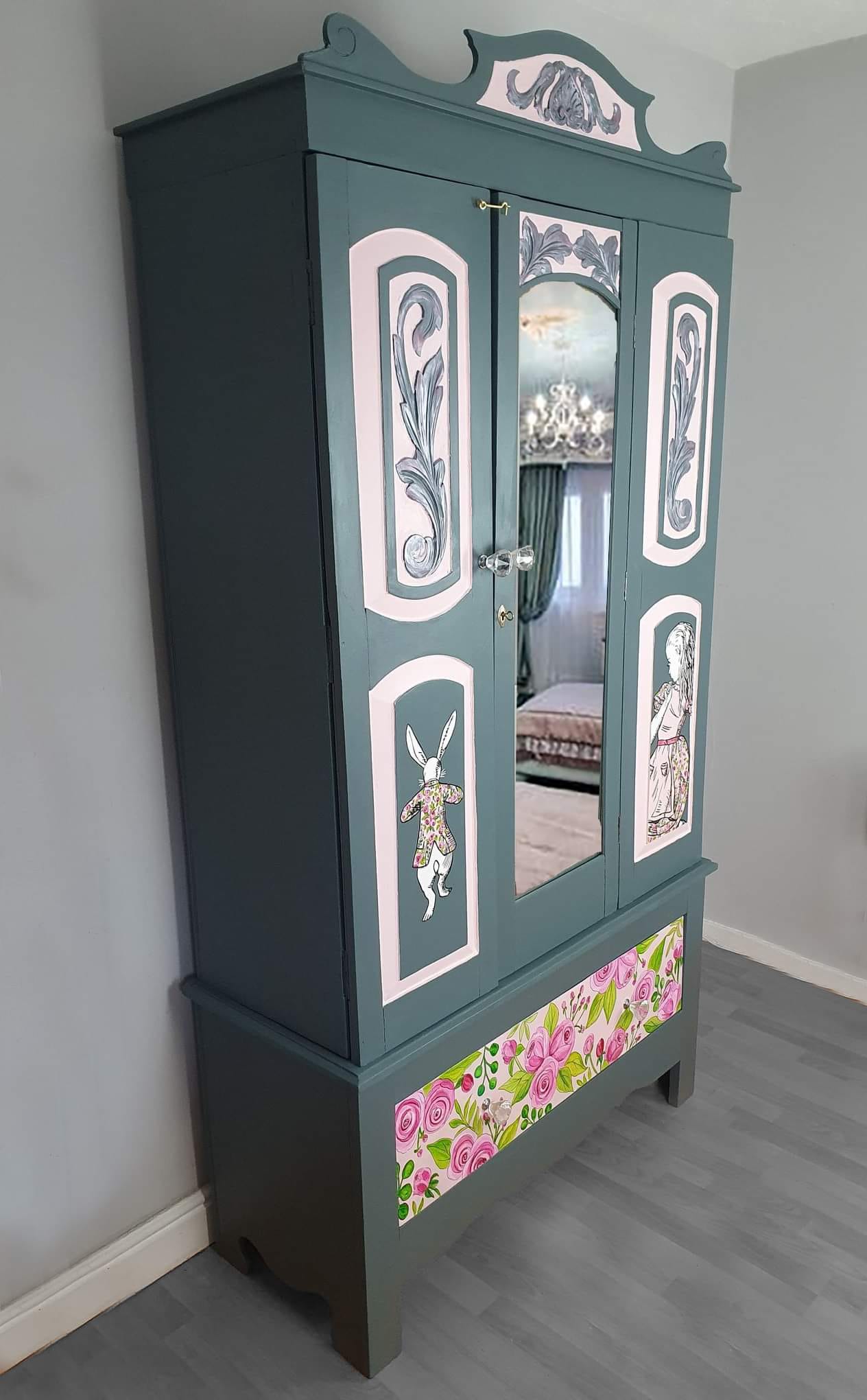 COMMISSION “Alice in Wonderland” – Hand‑Painted Wardrobe with Alice & White Rabbit Artistry