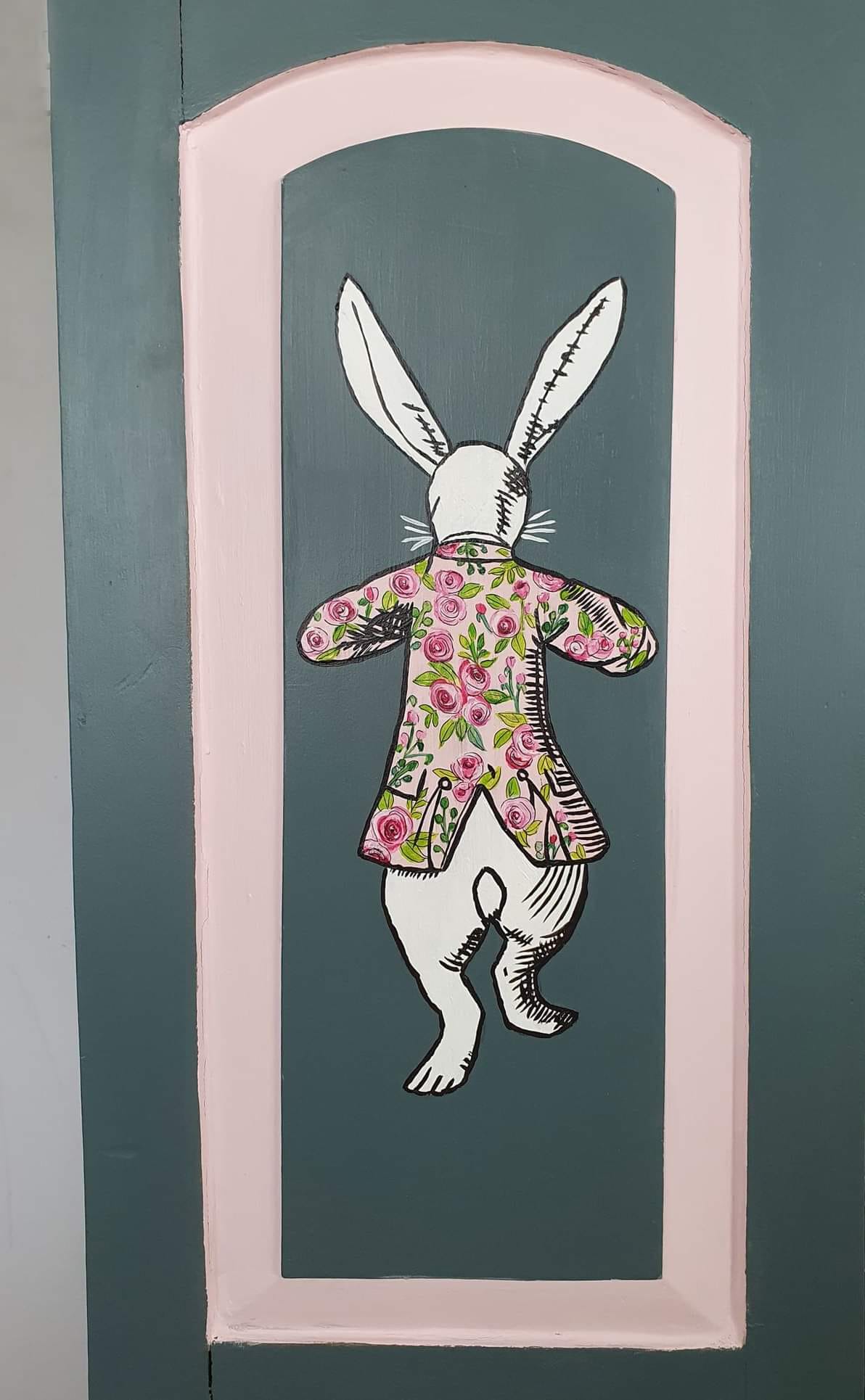 COMMISSION “Alice in Wonderland” – Hand‑Painted Wardrobe with Alice & White Rabbit Artistry